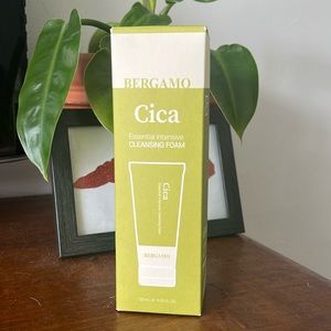 Bergamo Cica Essential Cleansing Foam